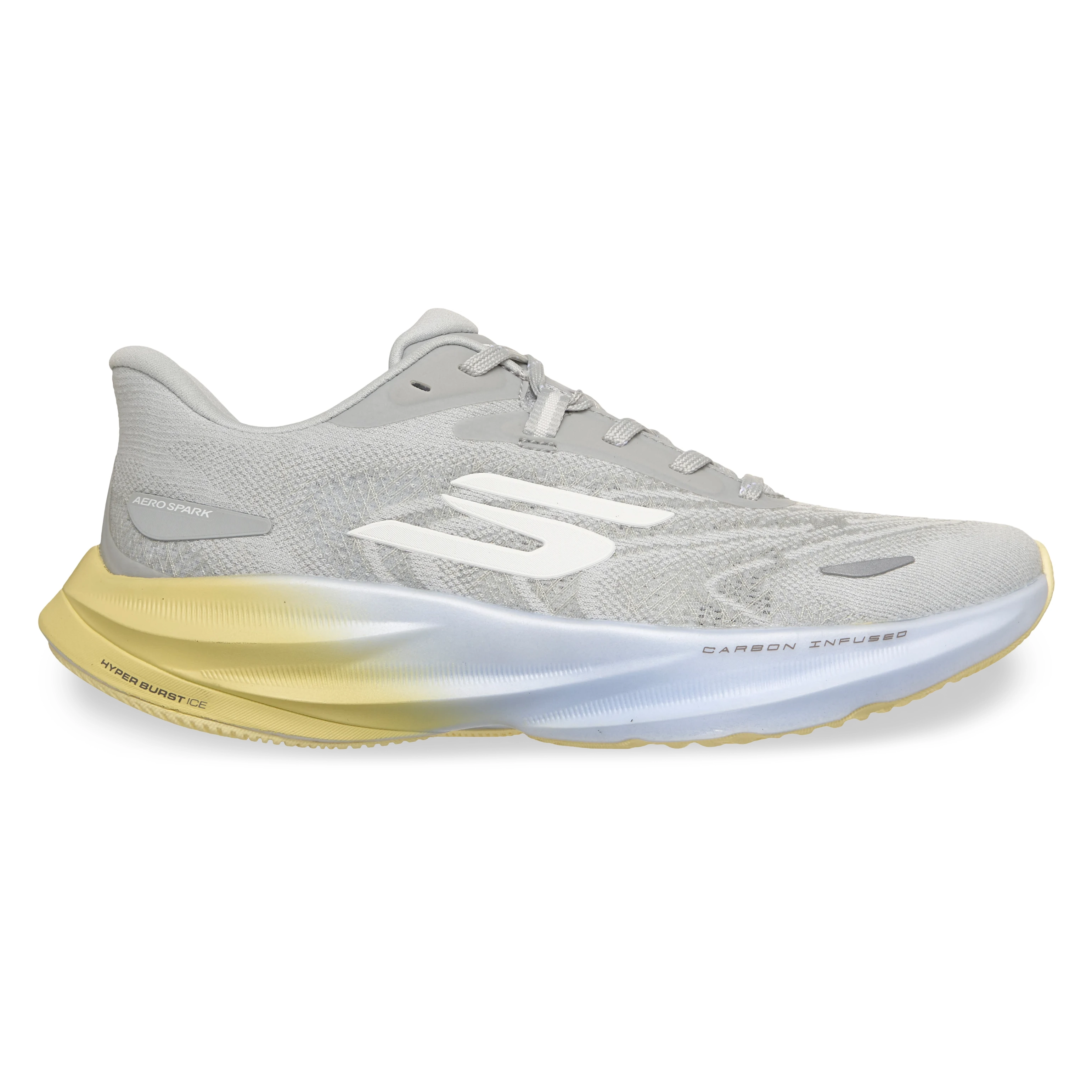 Tênis de corrida feminino Skechers Aero Spark cinza com detalhes em branco e amarelo, design em malha respirável e solado emborrachado com textura de carbono.